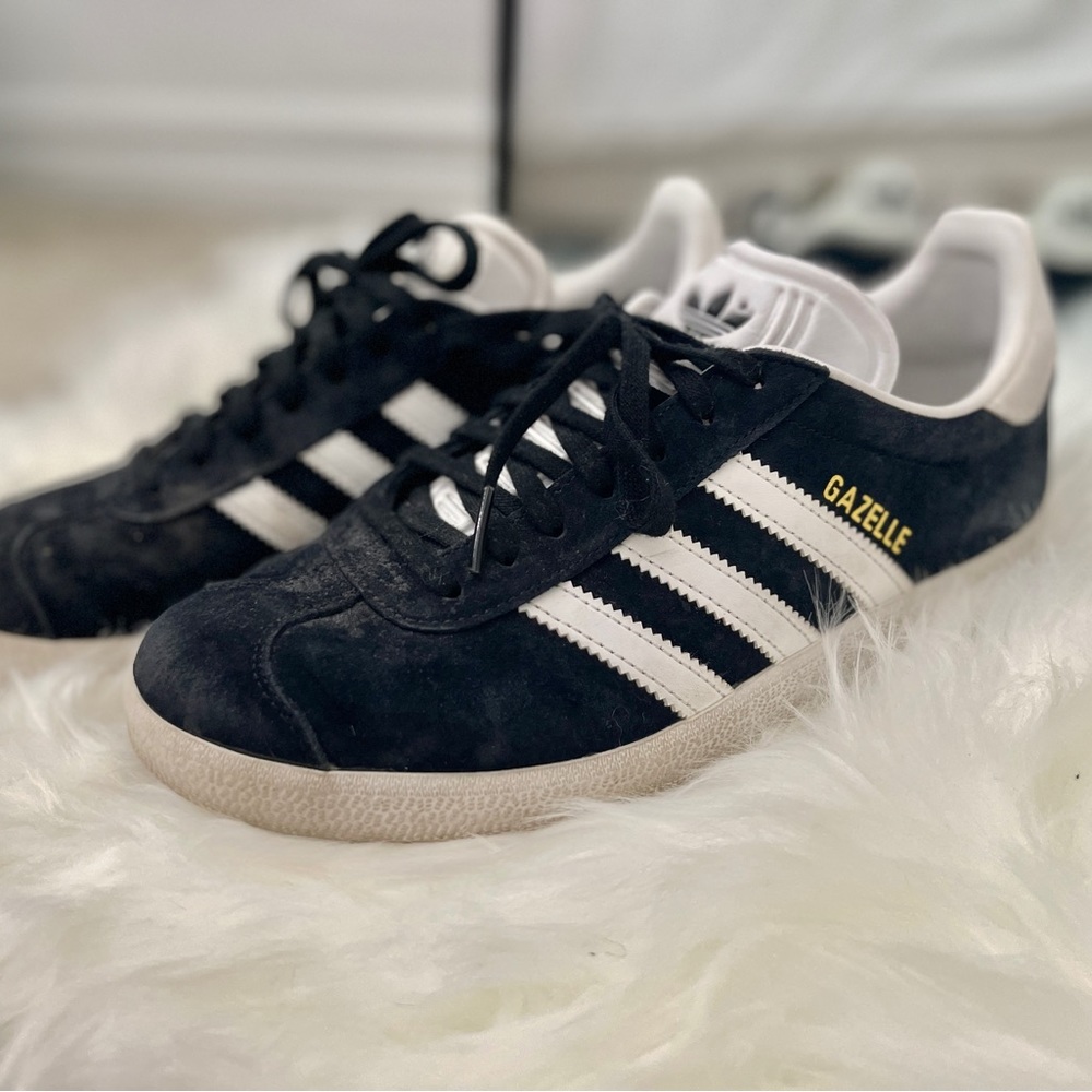 Adidas Gazelle Sneaker - Size 7
